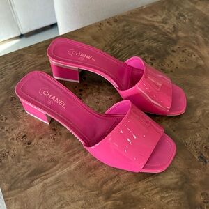 CHANEL Hot Pink Patent Slide Mules